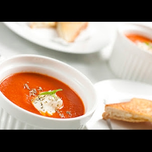 Sopa de Tomate Apimentada com Queijo-Quente Crocante