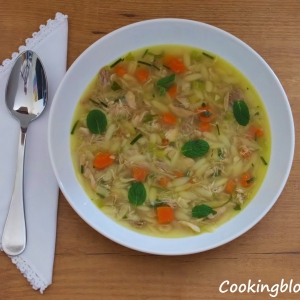 "É canja" | Chicken and orzo soup