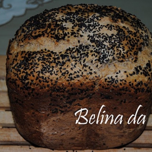 Pão rústico com mistura de farinha de centeio e sementes