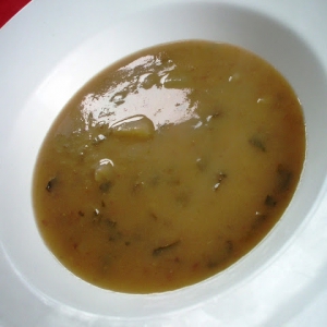 Sopa de feijão manteiga com couve portuguesa