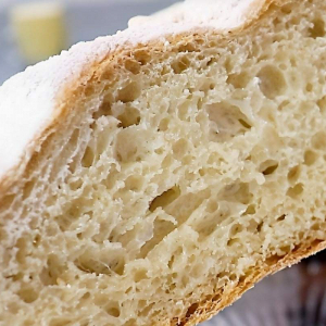 Pão caseiro sem sovar ou pão 10 dobras feito apenas com farinha fermento água e sal