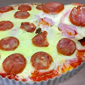 Pizza caseira de massa mole que não precisa sovar para você parar de comprar pizza