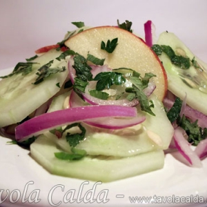 Salada de Pepino com Maçã e Cebola Roxa