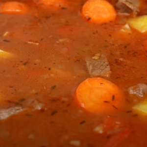 Sopa de legumes com carne de boi
