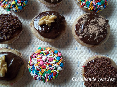 Mini Cupcakes de Nozes c/recheio Nutella