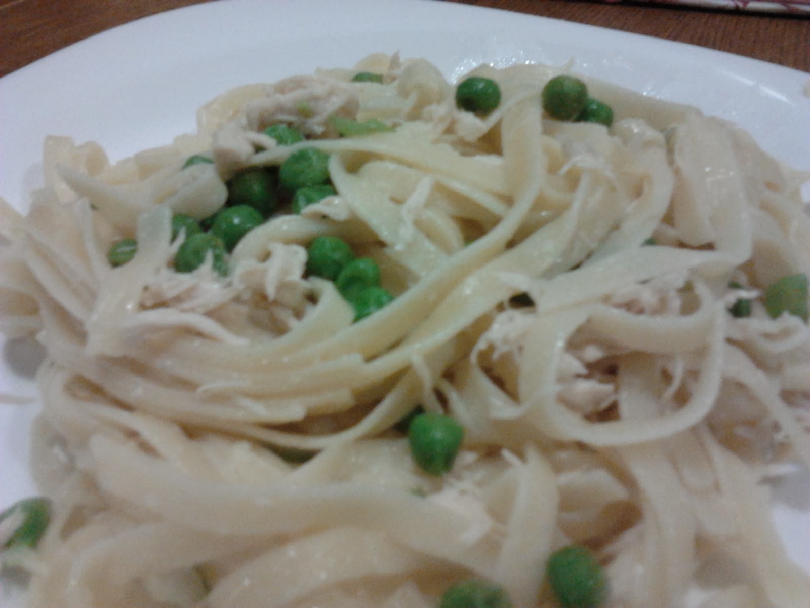 Fettuccini com Frango e Ervilhas