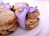 Cookies de Aveia Cobertos com Chocolate Branco e ao Leite