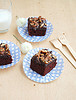 Bolo de chocolate com cobertura de chocolate e pecãs (Texas sheet cake)