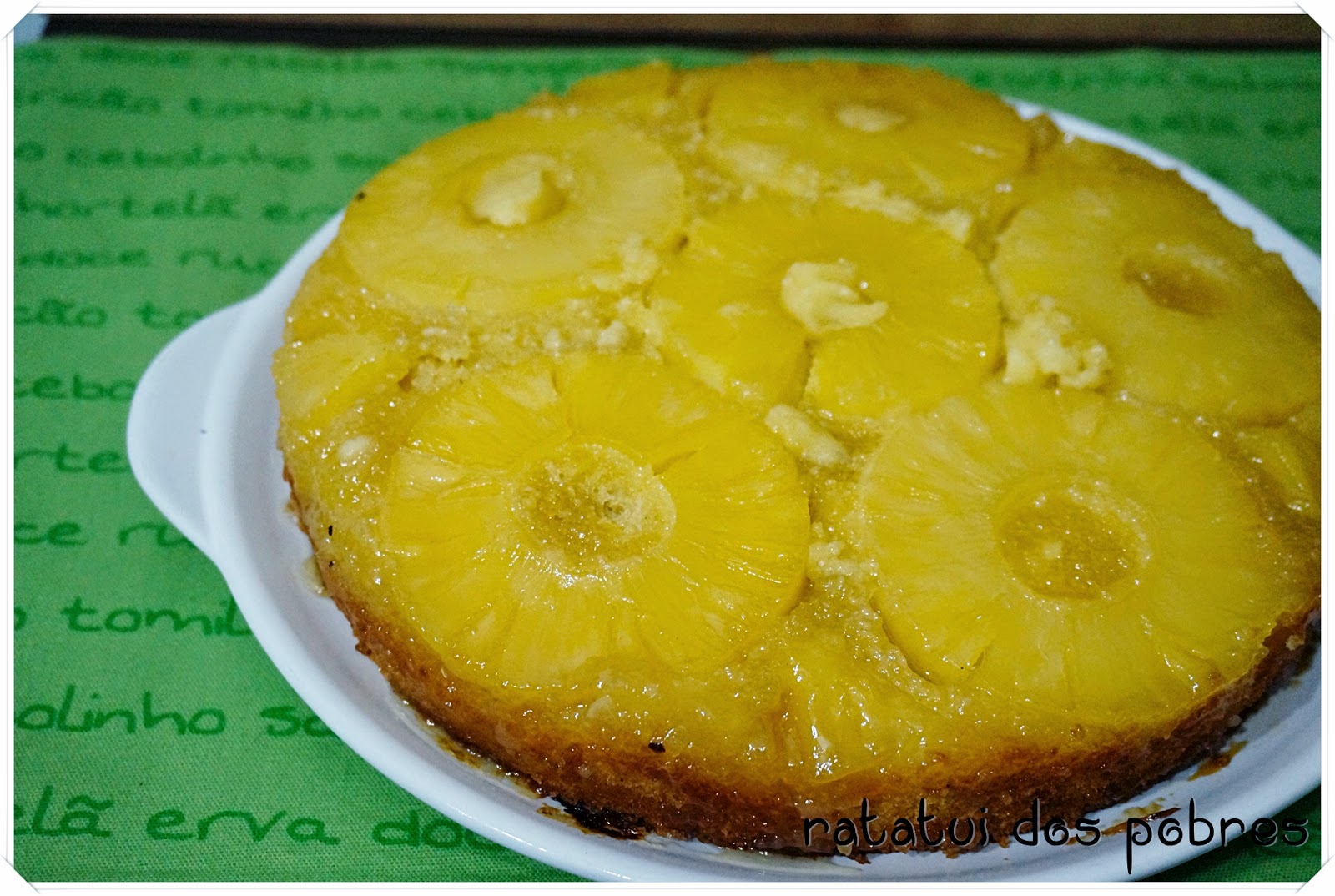 Upside-down cake de ananás