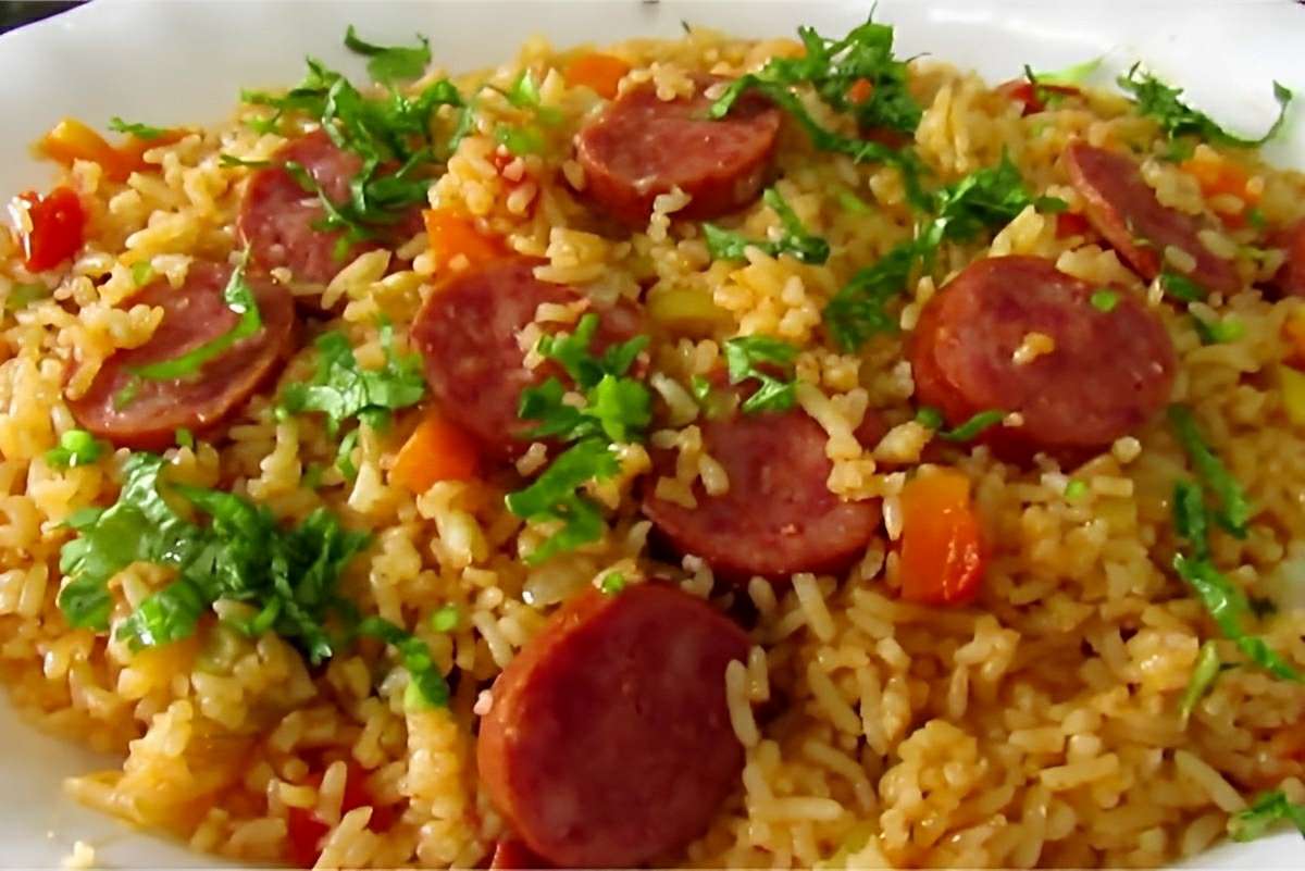 Arroz temperado na panela de pressão muito saboroso e fica pronto rapidinho