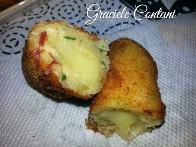 Bolinho de aipim (mandioca) com queijo, de Graciele Contani