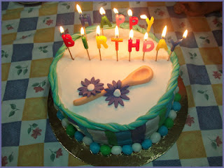 Bolo de aniversário decorado com Pasta de Açucar