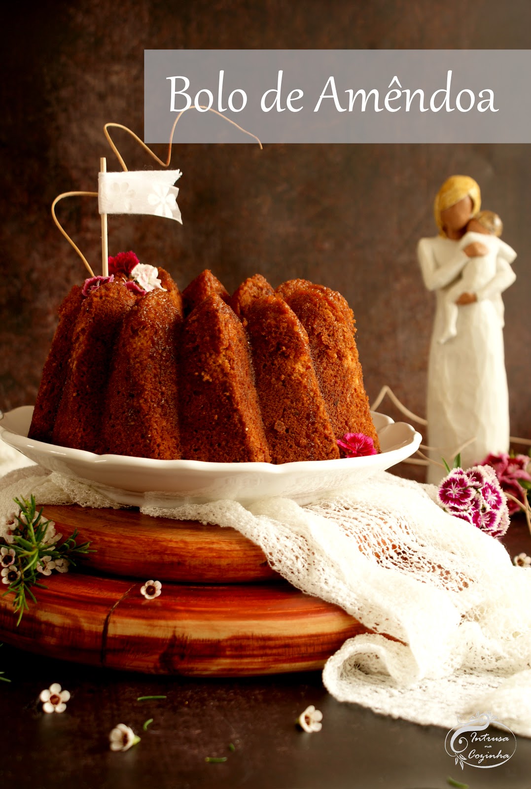 Bolo de Amêndoa (Almond Bundt Cake)