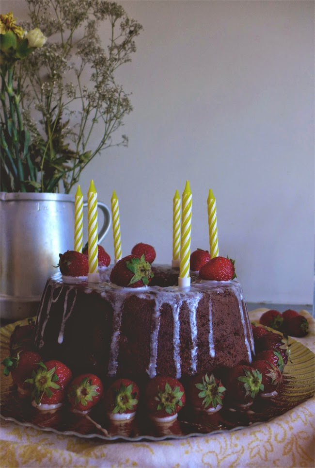 Bolo fofo de chocolate e morango/ Chocolate and strawberry soft cake