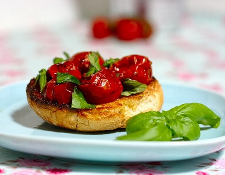 Bruschetta de Tomate-Cereja Assado com Vinagre Balsâmico (vegana)