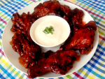 Buffalo chicken wings (asinhas e coxinhas de frango empanadas com molho picante)
