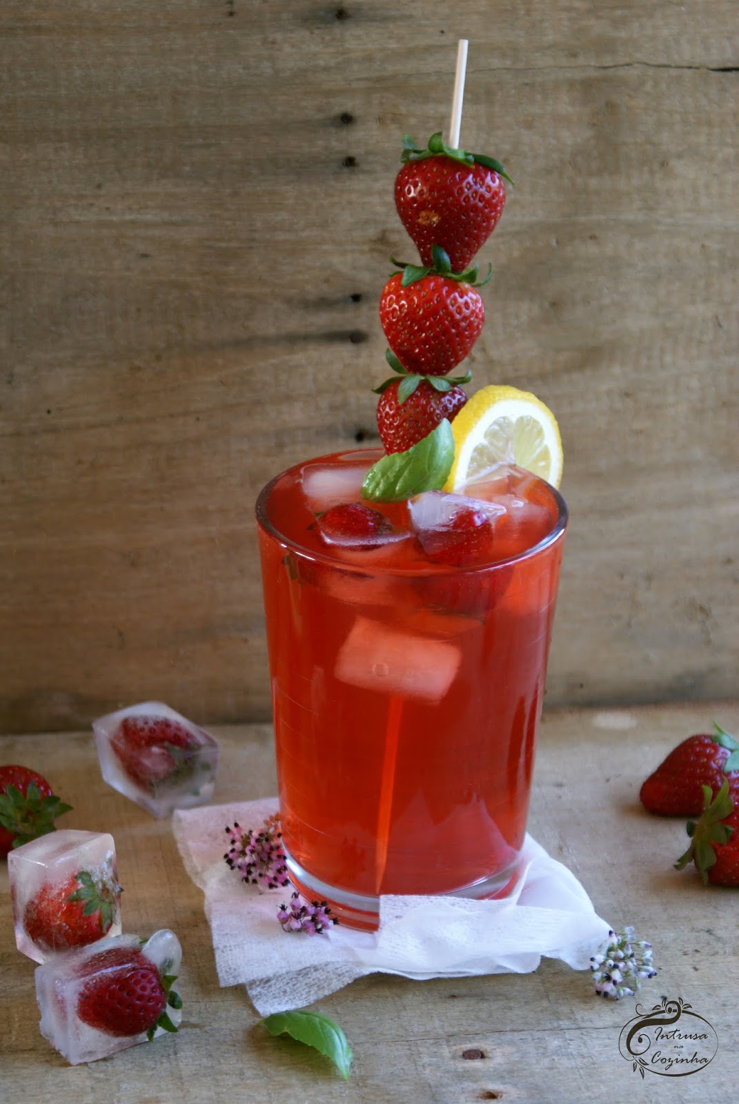 Chá Gelado de Morango  {Strawberry Ice Tea}