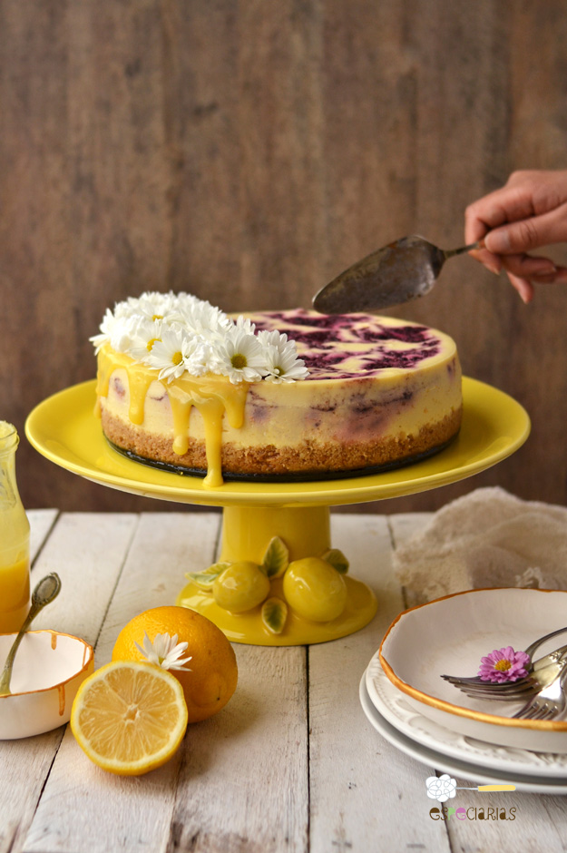 Cheesecake de limão siciliano com mirtilo e framboesa