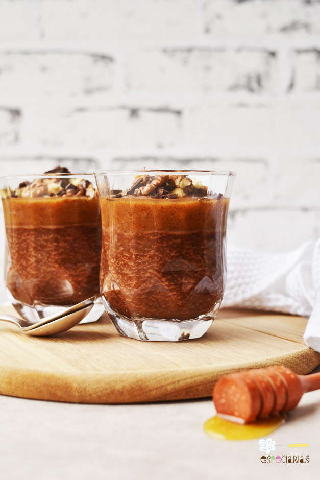 Chia pudding com caramelo de tâmaras