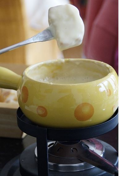Como fazer fondue de queijo tradicional
