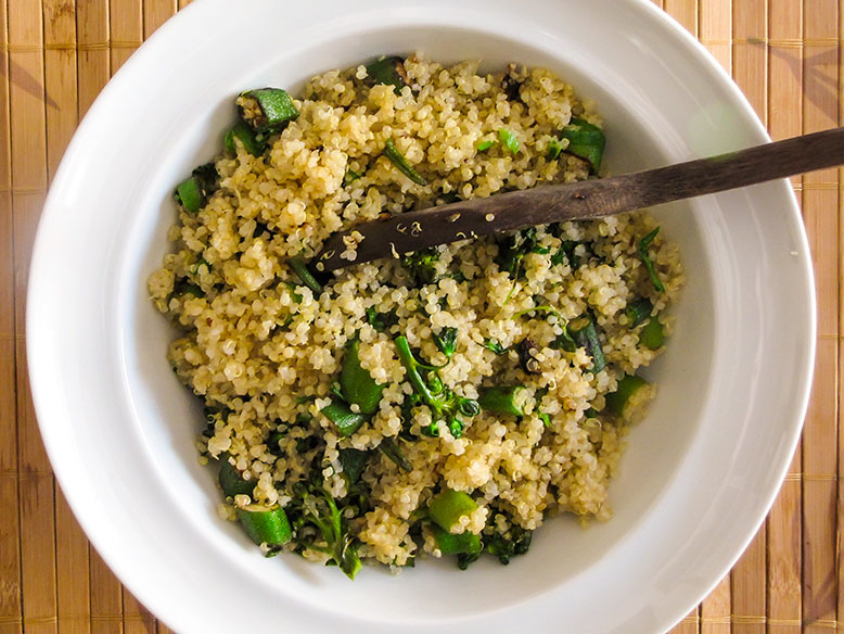 Receita funcional: quinoa com quiabo e brócolis orgânicos