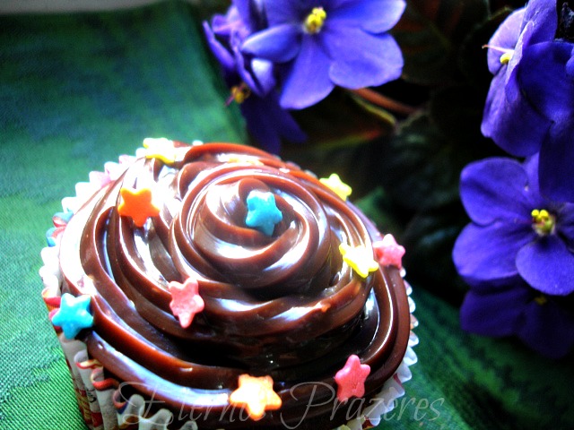 Cupcakes de chocolate com cobertura de brigadeiro