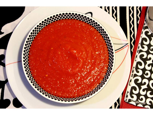 Sopa de tomate e pimento vermelho