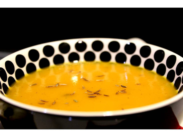 Aveludado de abóbora aromatizado com cominhos | Velvety pumpkin soup flavoured with cumins