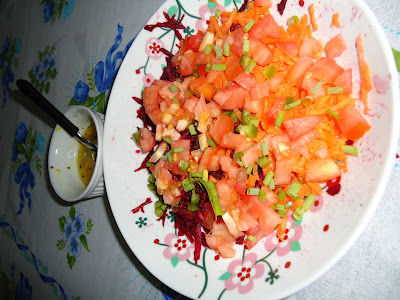 Salada de beterraba, cenoura e tomate