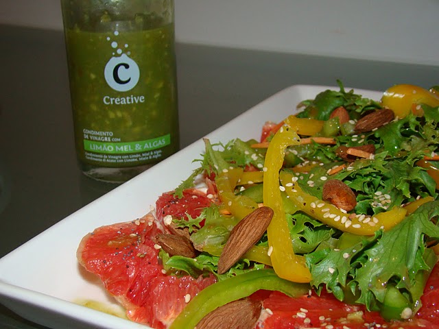 Salada Mista com Toranja, Pimentos, Amêndoas e Sementes / Condimento de Vinagre Creative