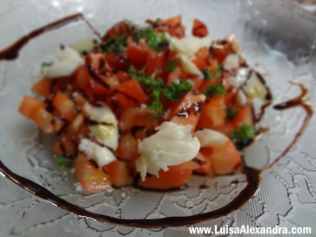 Salada de Tomate com Queijo de Azeitão