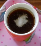 Cafézinho com óleo de coco, será? – Por que não… tem vários beneficios para sua saúde