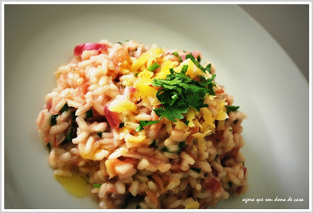 colorido e delicioso: risoto de bacalhau com cebola roxa e gengibre