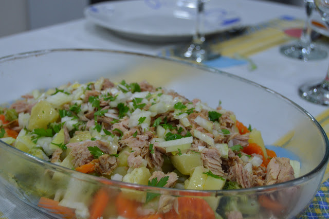 Salada quente de atum e legumes