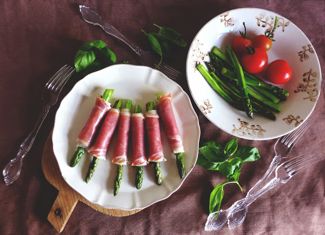 Espargos embrulhados em presunto/ Asparagus wrapped in ham