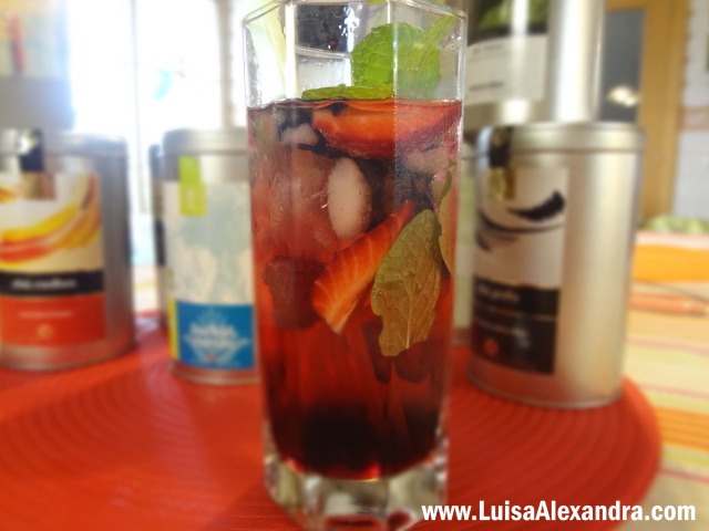 Cocktail de Chá Hortelã Menta com Groselha e Frutos Vermelhos • VÍDEO