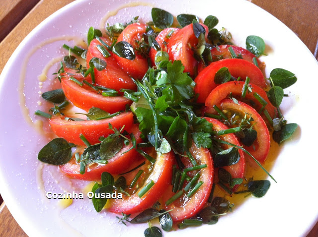 Salada de Tomates com 4 Ervas Frescas