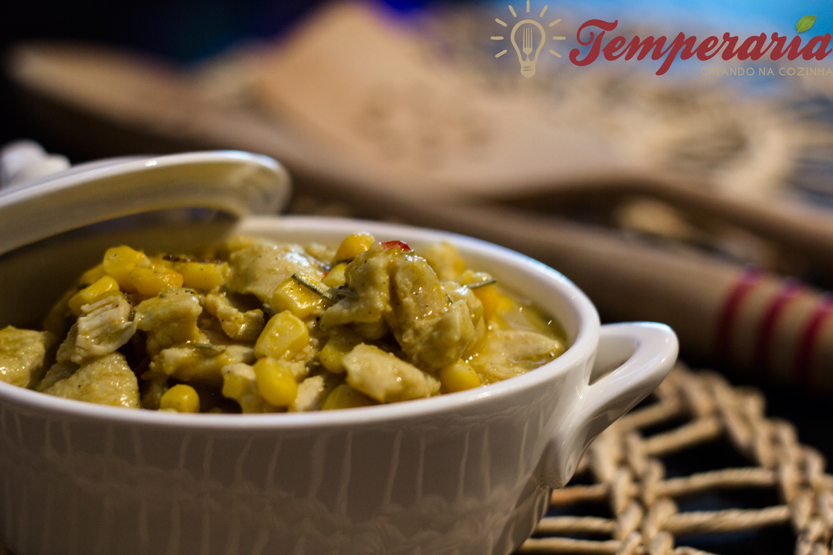 Curry de peito de frango com milho verde no leite de coco – e o significado do prato “Curry”