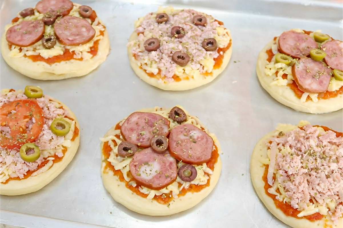 Essa mini pizza é o lanche perfeito para qualquer hora do dia e ainda é muito fácil de preparar