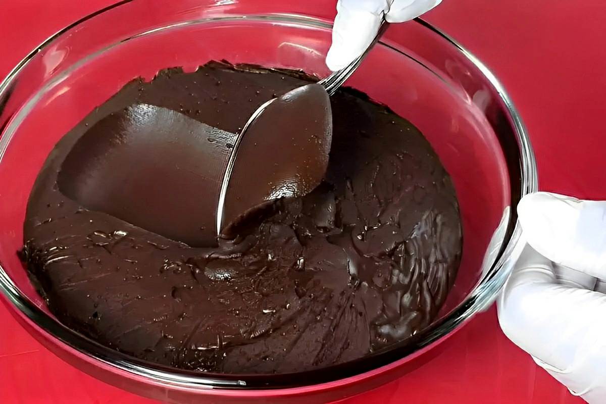 Mousse de chocolate super versátil: pode servir como sobremesa ou recheio de bolo