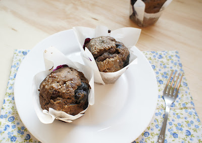 muffins integrais com mirtilo e chocolate