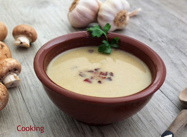 Sopa cremosa de cogumelos e alho | Mushrooms and garlic creamy soup