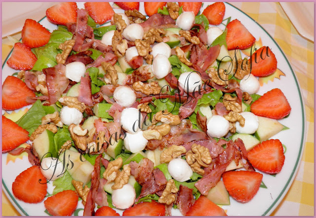 Salada de bacon e morangos \ Strawberry and bacon salad