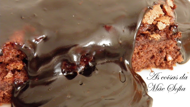 Bolo de chocolate feito num instante / Chocolate cake made in a flash