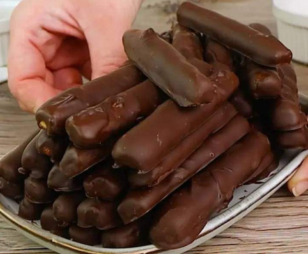 Impossível comer um só!! Palitos de Chocolate idêntico ao de padaria.