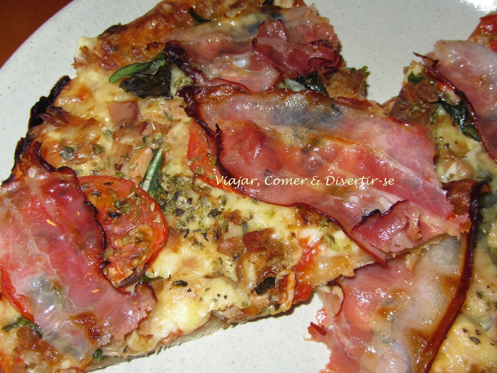Pizza de Bacon, Tomate e Rucula