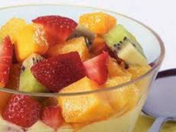 Salada de Frutas com Leite Condensado