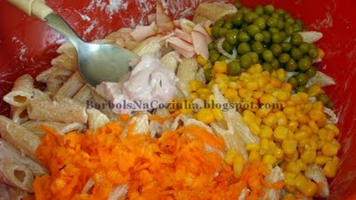 Salada de Macarrão com Maionese de Azeitonas Pretas