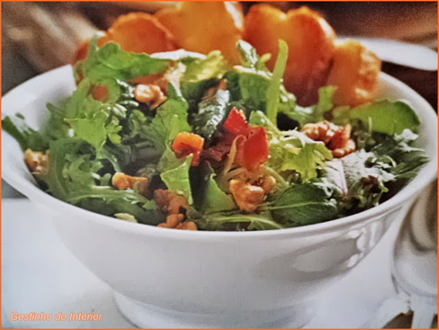 Salada Verde com Nozes e Crisp de Bacon