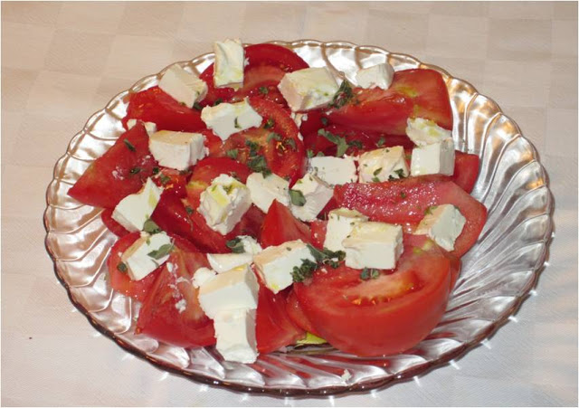 Salada de tomate e queijo